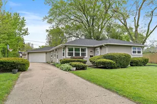 2901 Stork Ct, Rolling Meadows, IL 60008 - Photo 2
