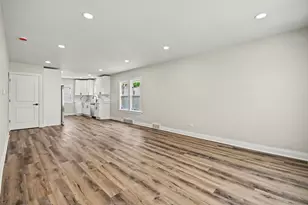 1114 Oakland Ave, Joliet, IL 60435 - Photo 6