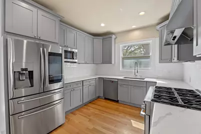 2125 W Greenleaf Avenue, Chicago, IL 60645 - Photo 10