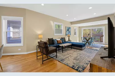 2125 W Greenleaf Avenue, Chicago, IL 60645 - Photo 8