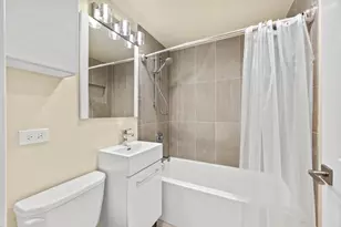2125 W Greenleaf Ave, Chicago, IL 60645 - Photo 14