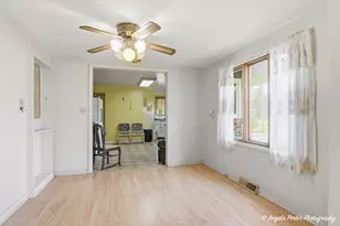 42177 N Lake Ave, Antioch, IL 60002 - Photo 8