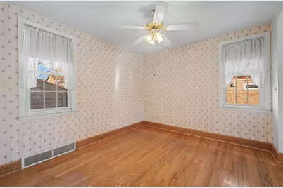 880 Bemis Road, Glen Ellyn, IL 60137 - Photo 14