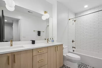 1113 W Chestnut Street #1E, Chicago, IL 60642 - Photo 14