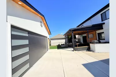 8216 N New England Avenue, Niles, IL 60714 - Photo 2