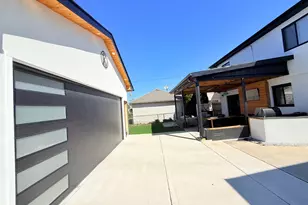 8216 N New England Ave, Niles, IL 60714 - Photo 2