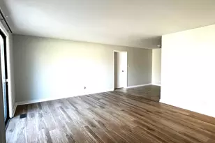 102 Tonset Ct, Schaumburg, IL 60193 - Photo 2