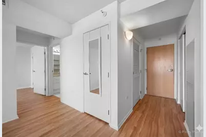 1720 Maple Avenue #2460, Evanston, IL 60201 - Photo 2