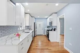 2724 W Jerome St, Chicago, IL 60645 - Photo 8