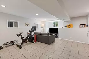 2911 N Washtenaw Ave, Chicago, IL 60618 - Photo 18