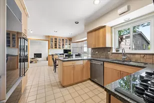 3724 Winnetka Rd, Glenview, IL 60026 - Photo 6