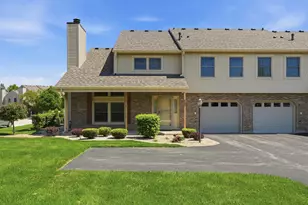 9297 Erin Ln, Orland Park, IL 60462 - Photo 2