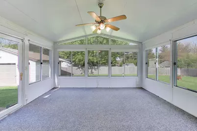 394 Pine Grove Avenue, Gurnee, IL 60031 - Photo 8