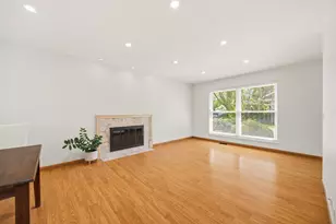 6 Ironwood Ct, Streamwood, IL 60107 - Photo 2