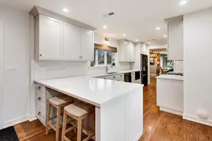 1311 E Woodford Pl, Arlington Heights, IL 60004 - Photo 8