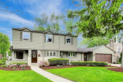 1311 E Woodford Place, Arlington Heights, IL 60004 - Photo 2