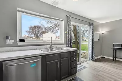 554 Alton Court, Carol Stream, IL 60188 - Photo 6