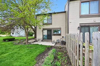 554 Alton Court, Carol Stream, IL 60188 - Photo 2