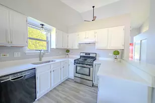 24104 Primrose Cir, Plainfield, IL 60585 - Photo 2