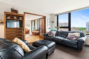 3930 N Pine Grove Ave, Chicago, IL 60613 - Photo 12