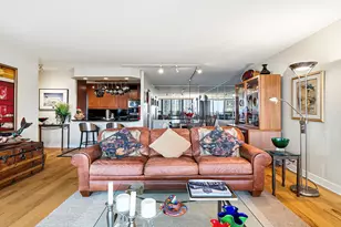 3930 N Pine Grove Ave, Chicago, IL 60613 - Photo 8