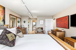 3930 N Pine Grove Ave, Chicago, IL 60613 - Photo 16
