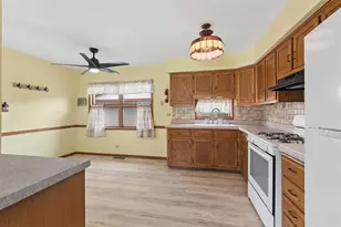 6854 Saratoga Dr, Bridgeview, IL 60455 - Photo 8