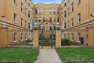 7409 N Hoyne Ave, Chicago, IL 60645 - Photo 1