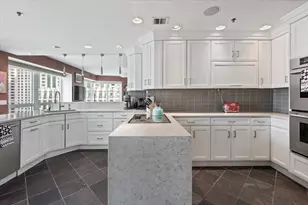 57 E Delaware Pl, Chicago, IL 60611 - Photo 10