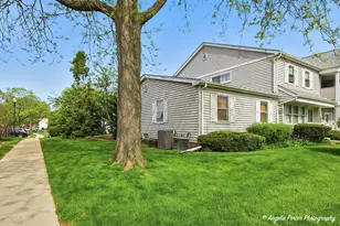 2323 Oxhill Ct, Schaumburg, IL 60194 - Photo 2
