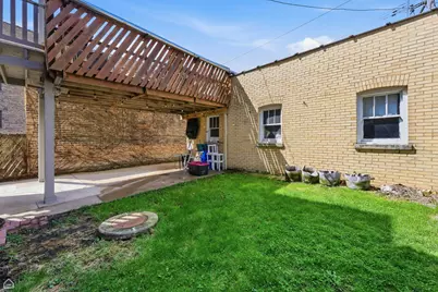6710 N Artesian Avenue, Chicago, IL 60645 - Photo 2