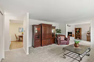 616 Grace Ln, Schaumburg, IL 60193 - Photo 6