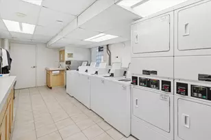 70 E Scott St, Chicago, IL 60610 - Photo 14
