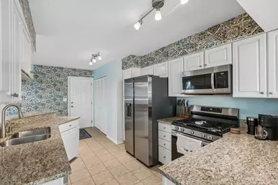 9038 Delphia Avenue, Des Plaines, IL 60016 - Photo 12