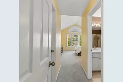 9038 Delphia Avenue, Des Plaines, IL 60016 - Photo 14