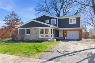 334 E Huntington Ln, Elmhurst, IL 60126 - Photo 1