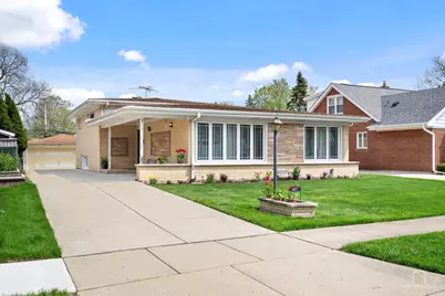 417 N Prospect Manor Avenue, Mount Prospect, IL 60056 - Photo 1