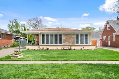 417 N Prospect Manor Avenue, Mount Prospect, IL 60056 - Photo 2