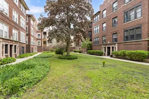 1437 W Greenleaf Ave, Chicago, IL 60626 - Photo 2