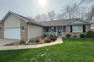 541 Hollyberry Ln, Bourbonnais, IL 60914 - Photo 2