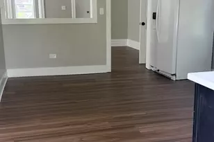 416 Clay St, Woodstock, IL 60098 - Photo 2