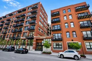 226 N Clinton St, Chicago, IL 60661 - Photo 1