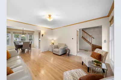 661 Thompson Boulevard, Buffalo Grove, IL 60089 - Photo 4