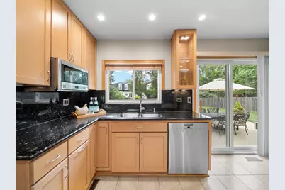661 Thompson Boulevard, Buffalo Grove, IL 60089 - Photo 10
