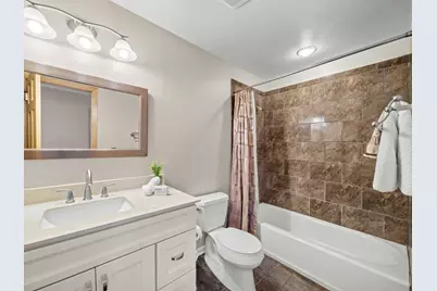 661 Thompson Boulevard, Buffalo Grove, IL 60089 - Photo 18