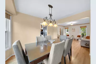 661 Thompson Boulevard, Buffalo Grove, IL 60089 - Photo 8