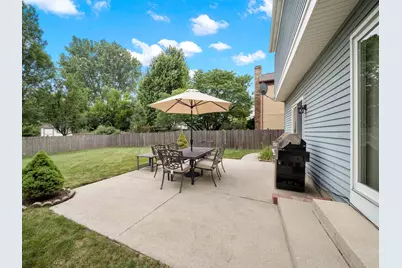 661 Thompson Boulevard, Buffalo Grove, IL 60089 - Photo 26
