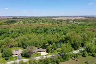 27 Birchwood Ln, Saint Anne, IL 60964 - Photo 6