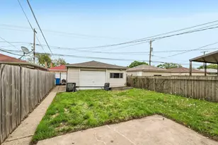 9023 S Oglesby Ave, Chicago, IL 60617 - Photo 16