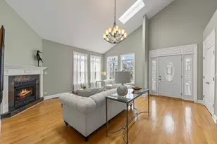 117 N Park Blvd, Glen Ellyn, IL 60137 - Photo 2